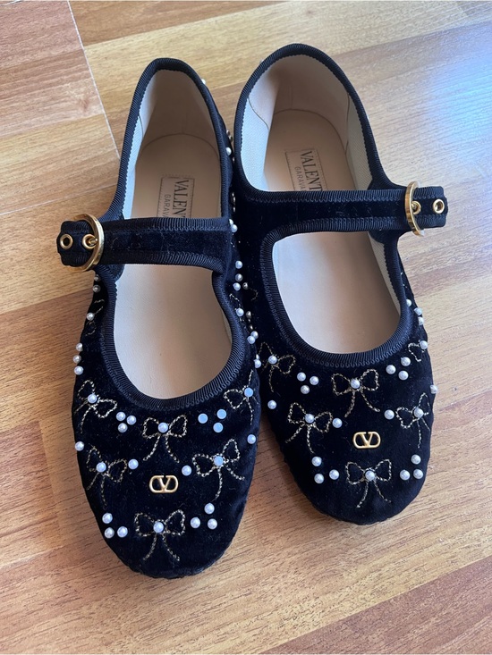 Valentino Garavani Shoes - Valentino Garavani Black Velvet Womens Mary Jane’s with Pearls Size 38 1/2 (8.5)